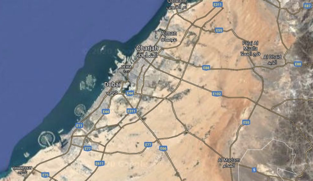 ou se trouve le desert de Dubai